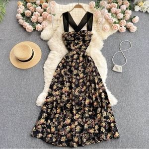 Yesstyle Floral Black Small Dress